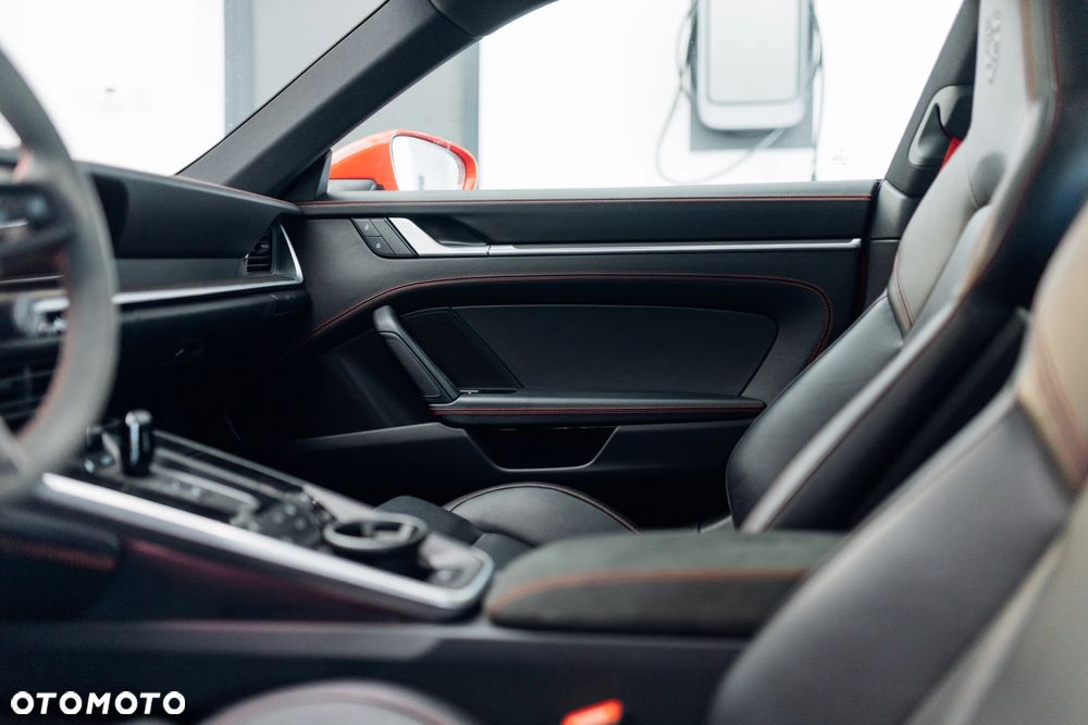 Porsche 911 Carrera 4S - 9