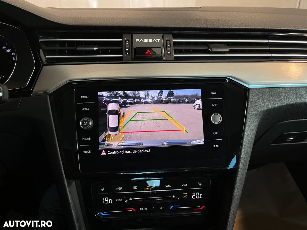 Volkswagen Passat 2.0 TDI DSG Highline - 13