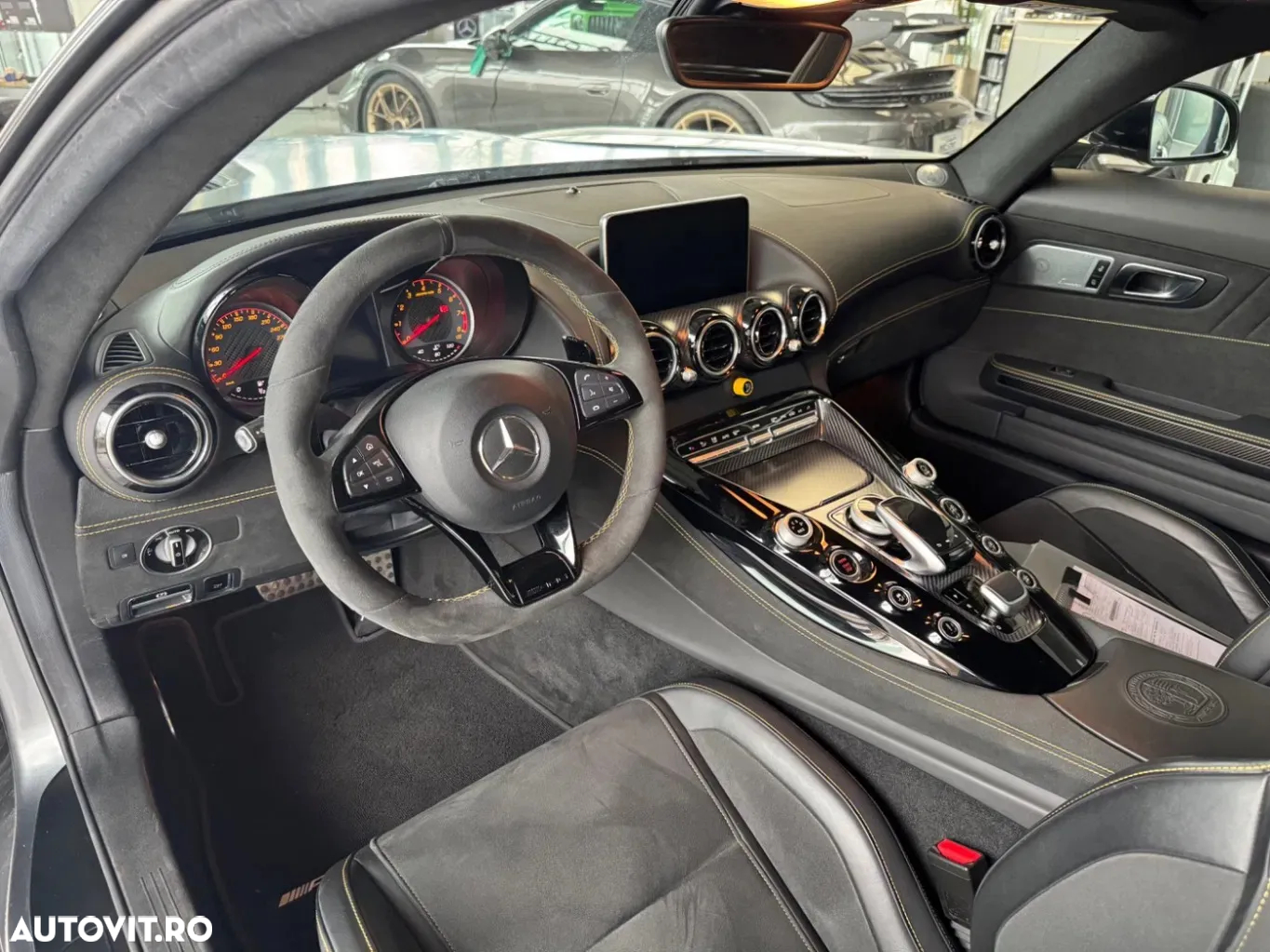 Mercedes-Benz AMG GT R Roadster - 4