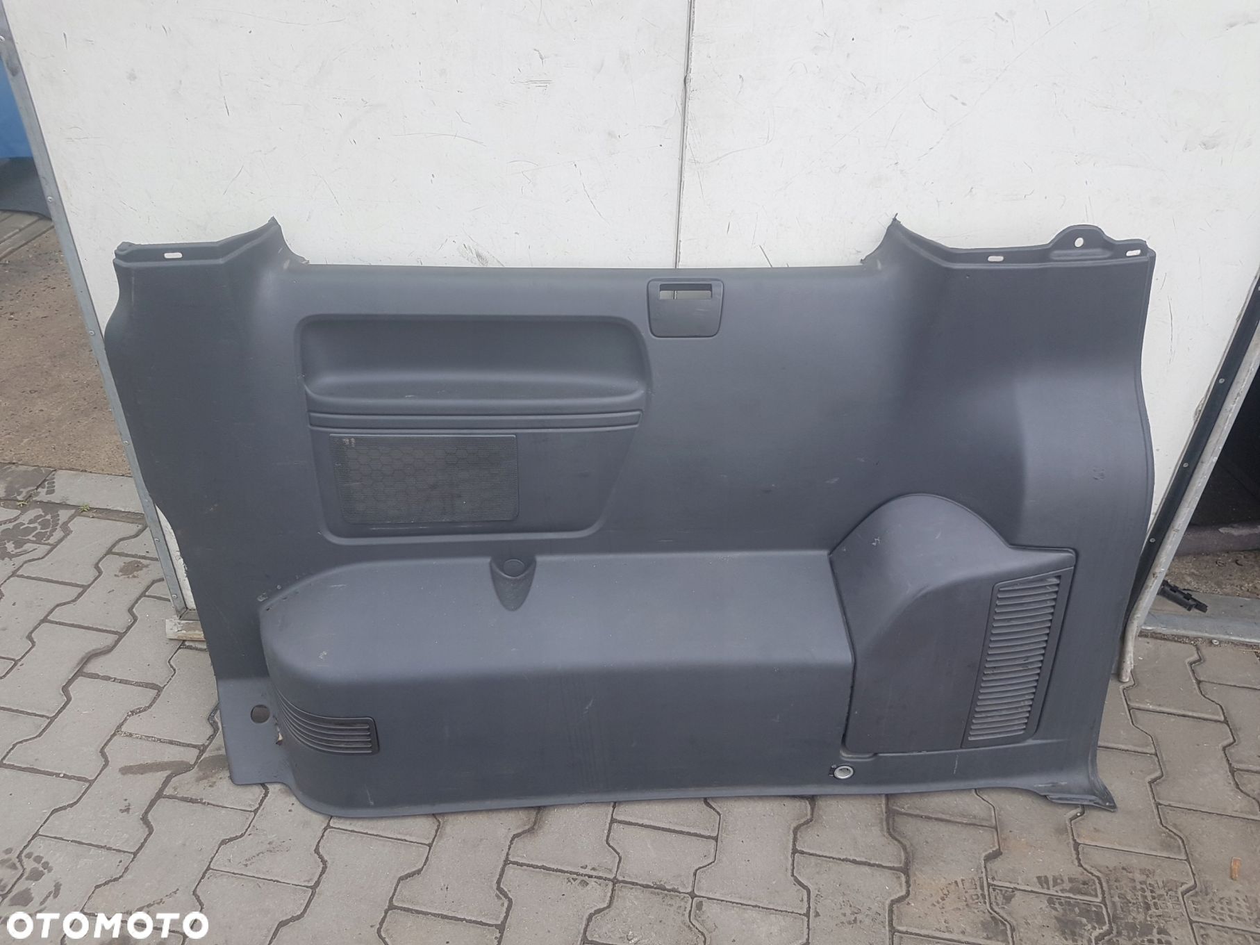 VW MULTIVAN T5 BOCZEK PRAWY TYŁ - 1