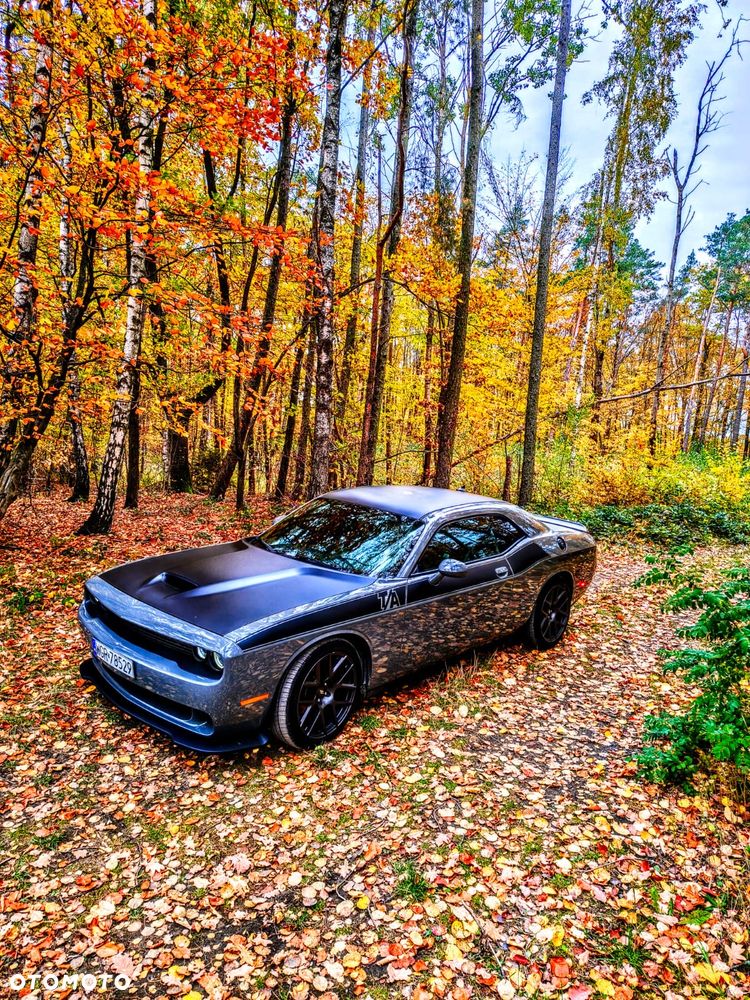 Dodge Challenger - 8