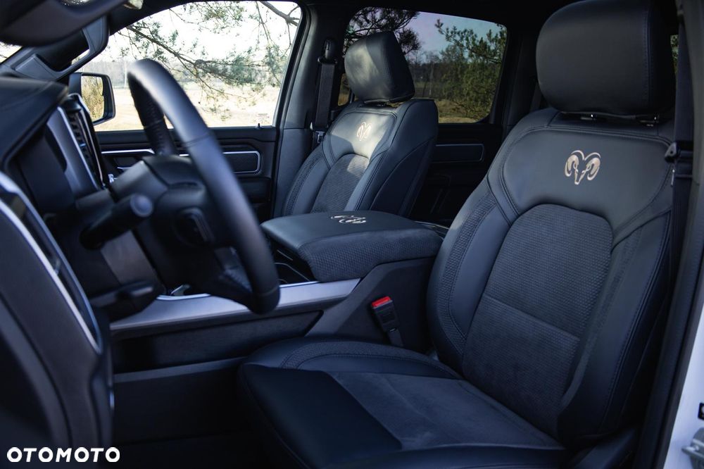 RAM 1500 Crew Cab Shortbed Bighorn - 29