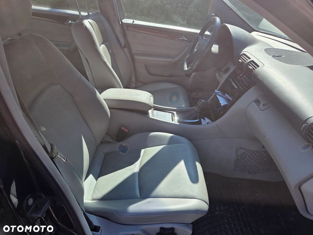 Mercedes-Benz Klasa C 240 Elegance 4-Matic - 6