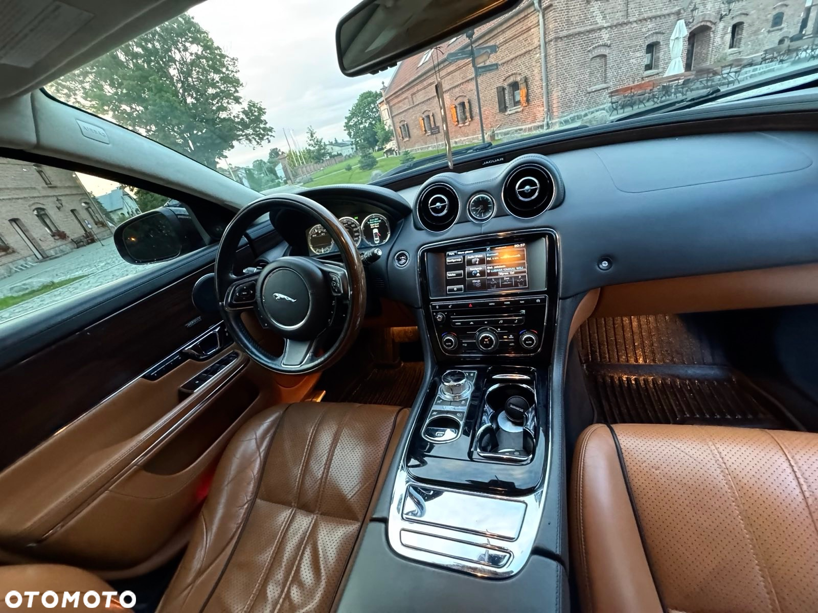 Jaguar XJ 3.0 T AWD LWB Portfolio - 7