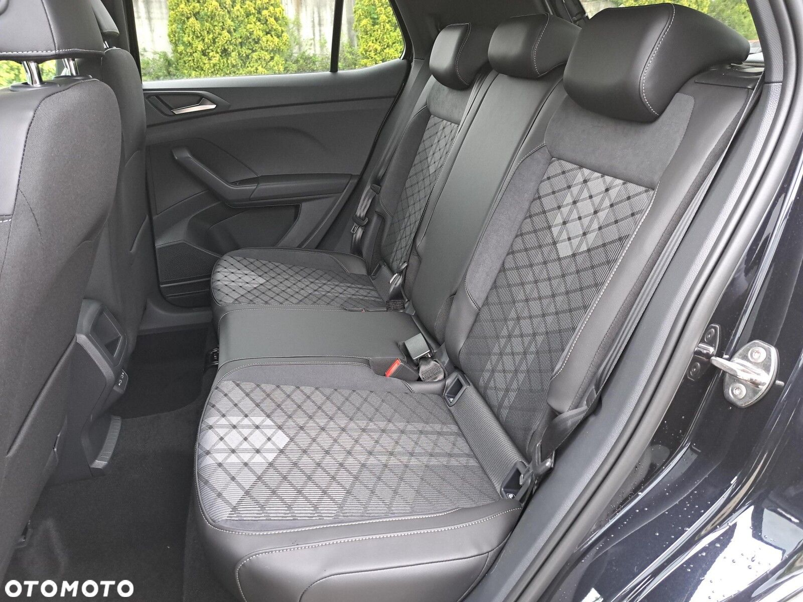 Volkswagen T-Cross 1.0 TSI R-Line Plus DSG - 16