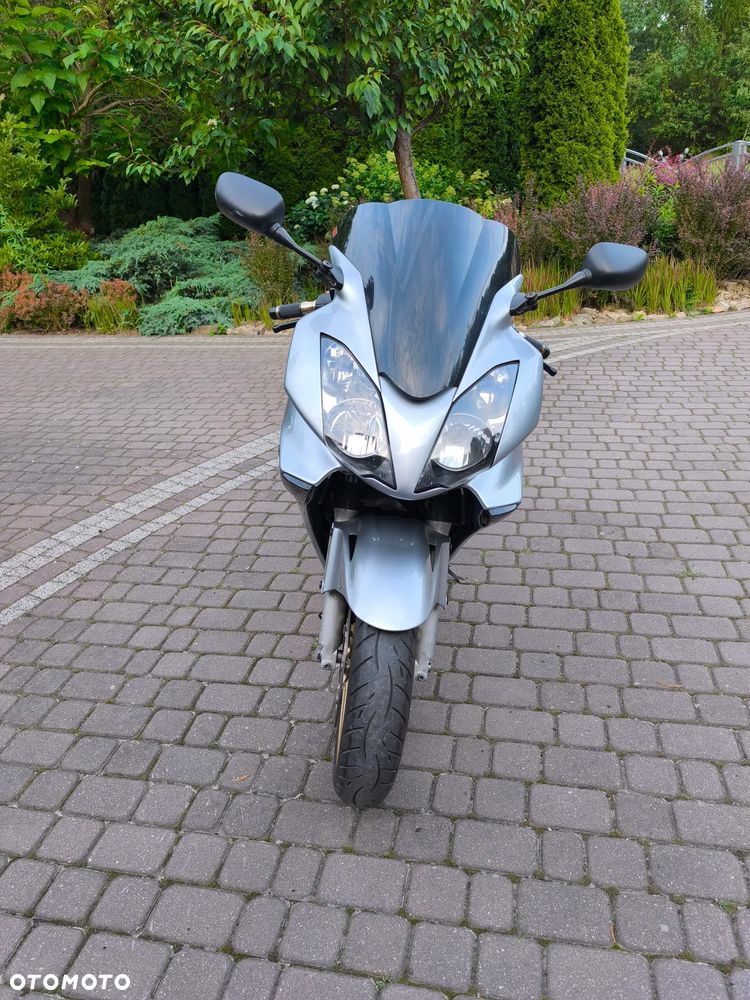 Honda VFR - 4