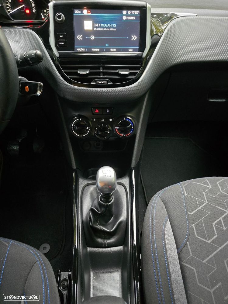 Peugeot 2008 1.2 PureTech Signature - 17