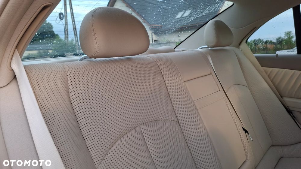 Mercedes-Benz Klasa E 350 7G-TRONIC Elegance - 32
