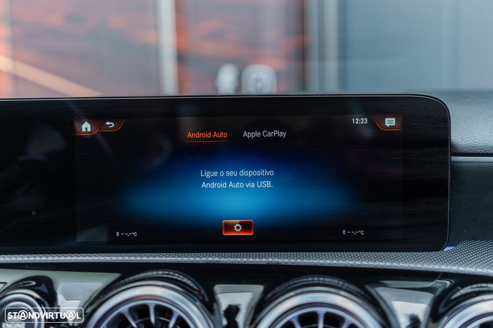 Mercedes-Benz A 250 Limousine e AMG Line - 14