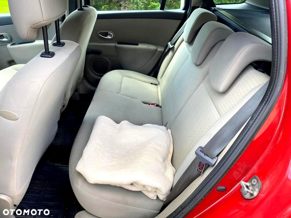 Renault Clio - 25