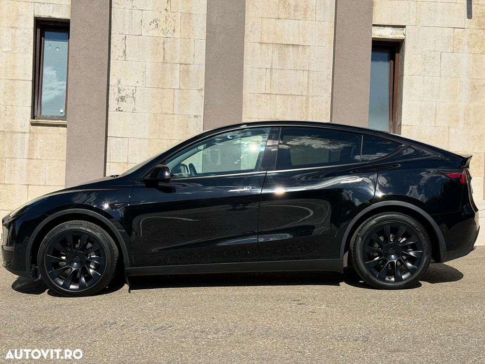 Tesla Model Y Long Range Dual Motor AWD - 11