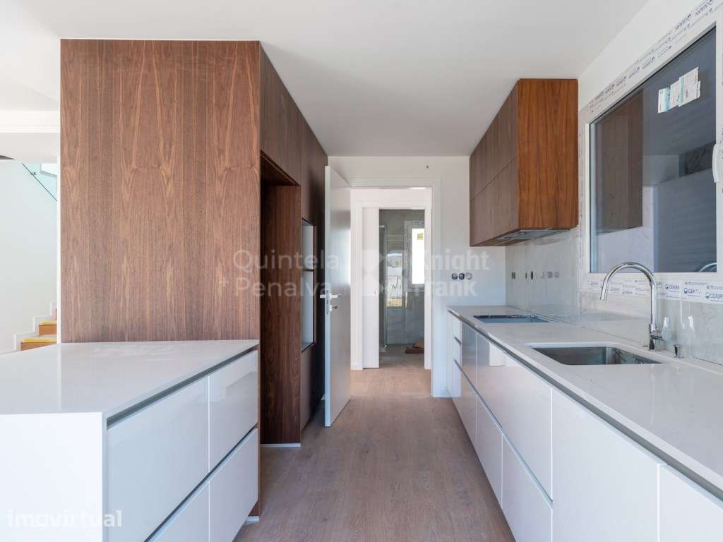 Moradia T4 com jardim e piscina em Manique - Grande imagem: 4/32
