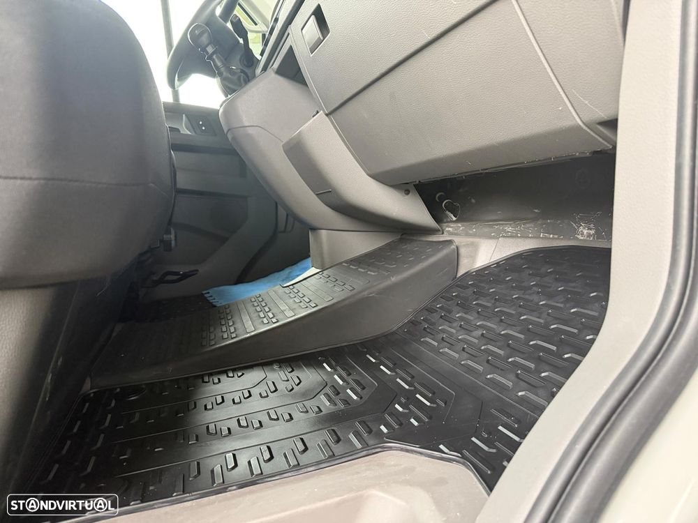 VW Crafter 35 2.0 TDI LH3 180 CV C/FRIO - 23