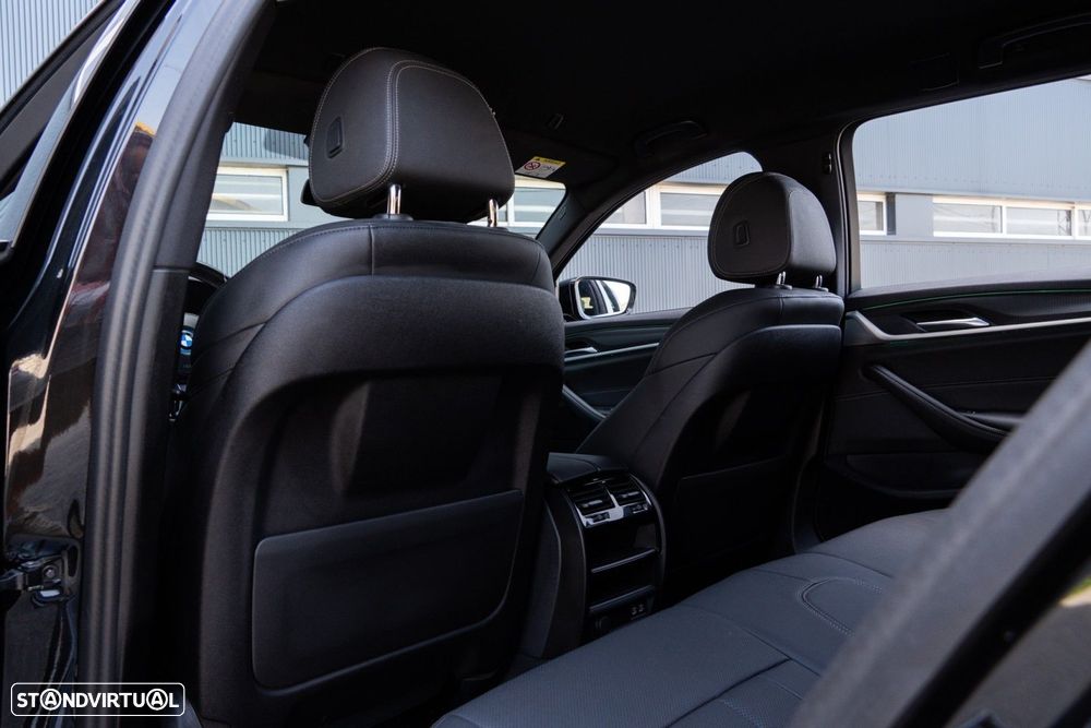 BMW 530 e Pack Desportivo M - 42