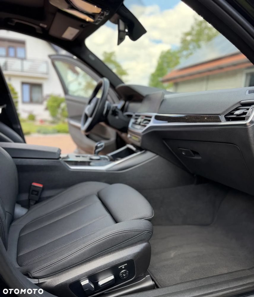 BMW Seria 3 330i xDrive - 15