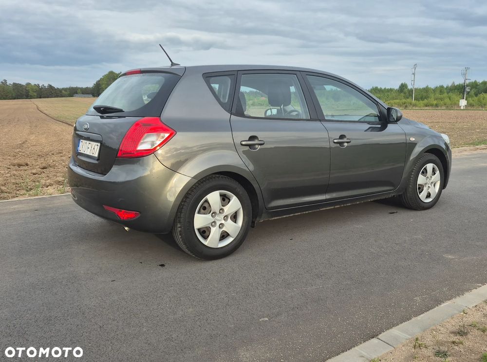 Kia Ceed - 13