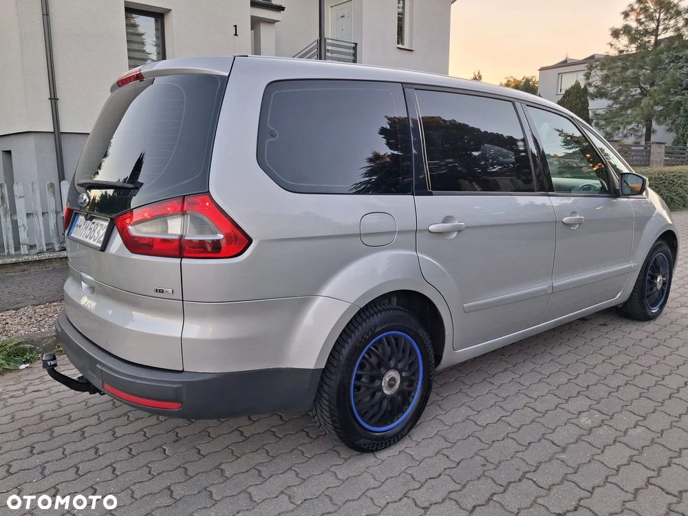 Ford Galaxy - 8