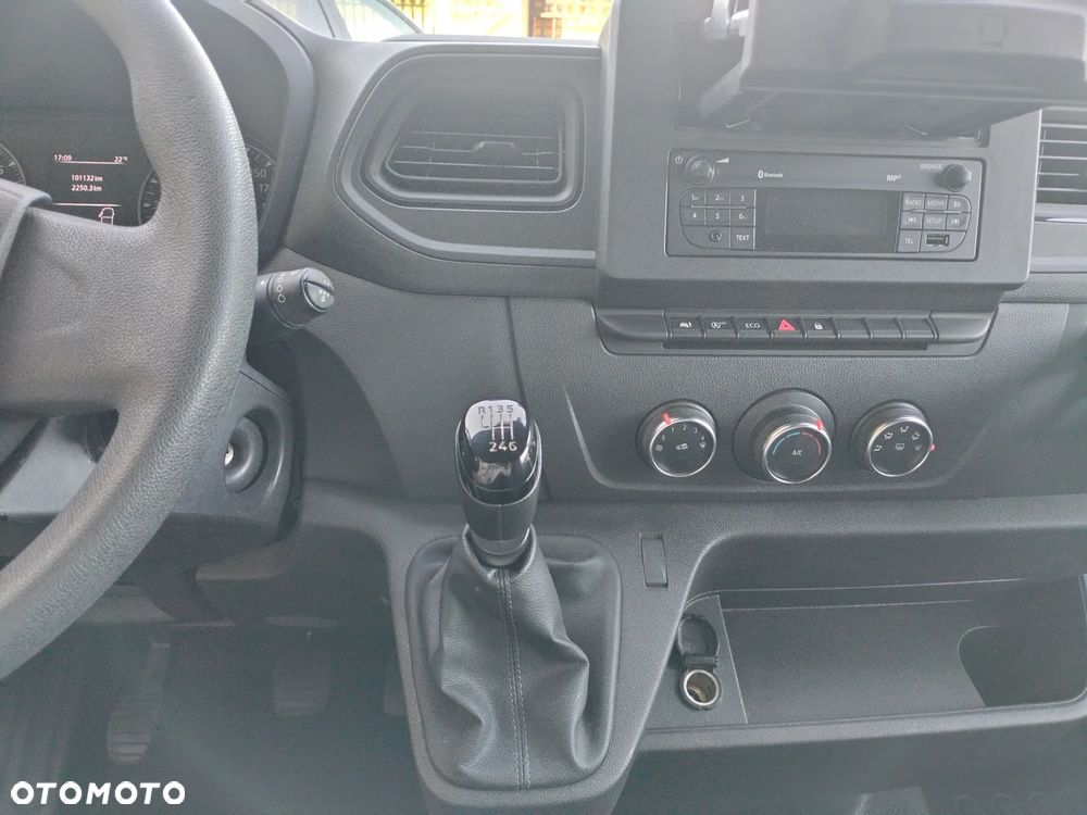 Nissan NV400 - 17