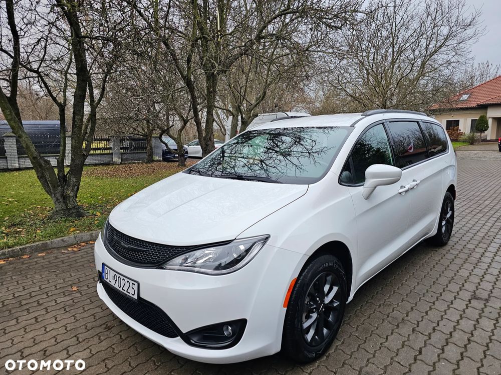 Chrysler Pacifica - 3