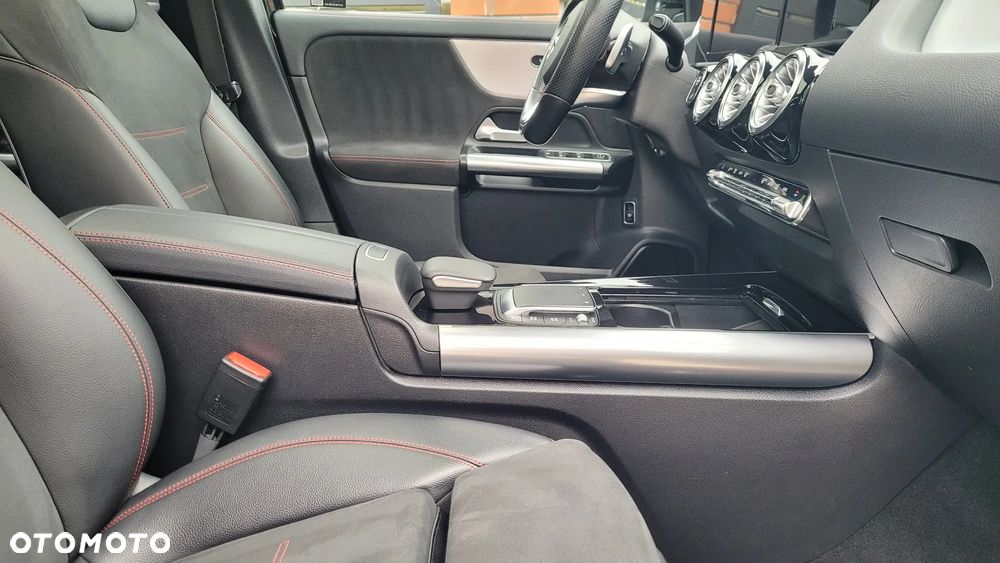 Mercedes-Benz GLA 200 d 4-Matic AMG Line - 11