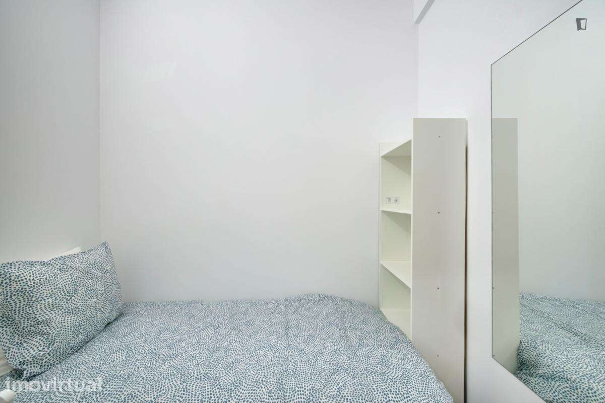 Quarto - localizado em Benfica Lisbon - Grande imagem: 3/25