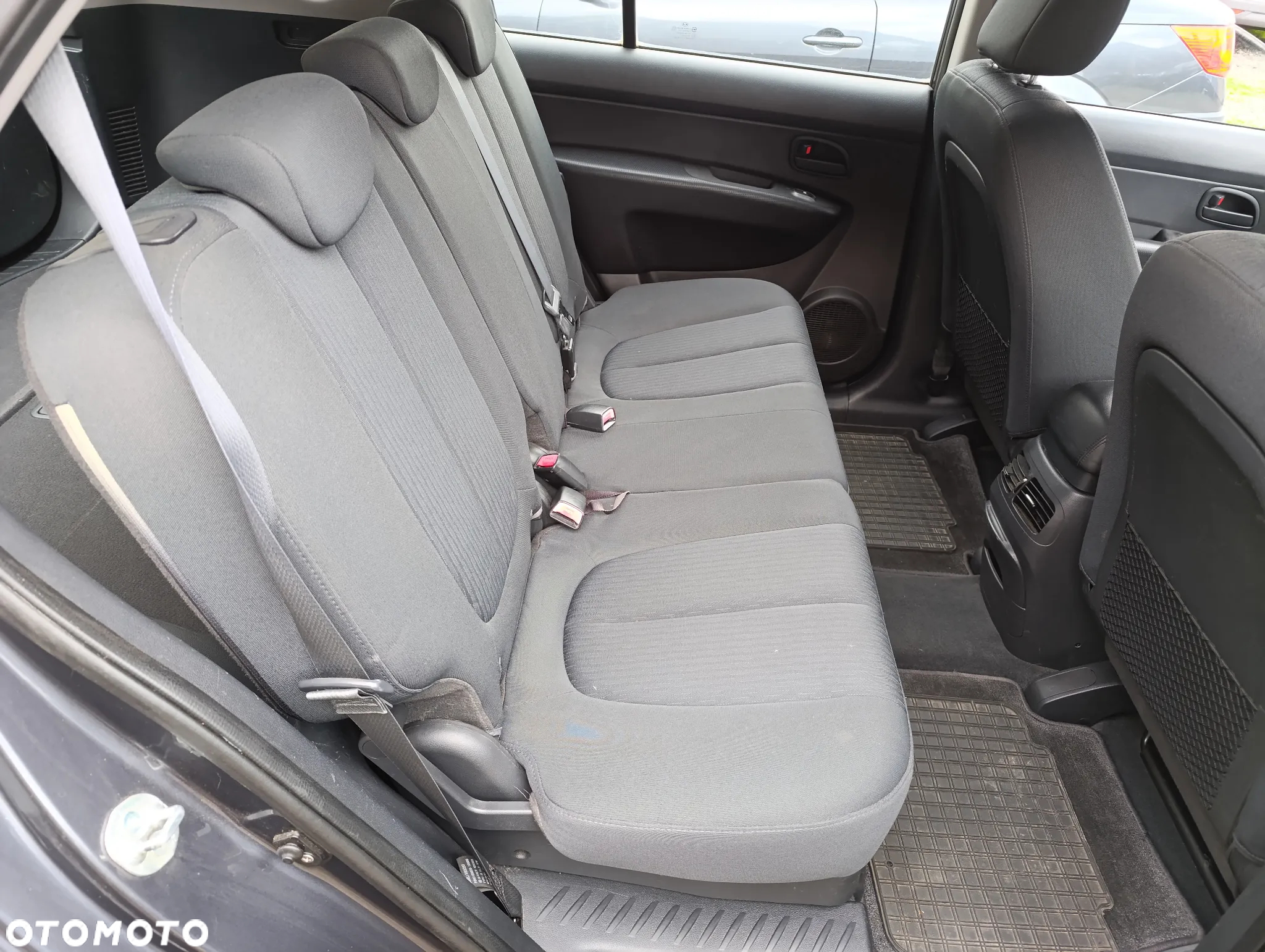 Kia Carens 2.0 CVVT LX - 11