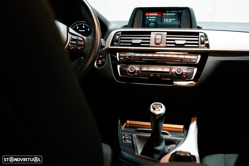 BMW 116 d Line Urban - 38