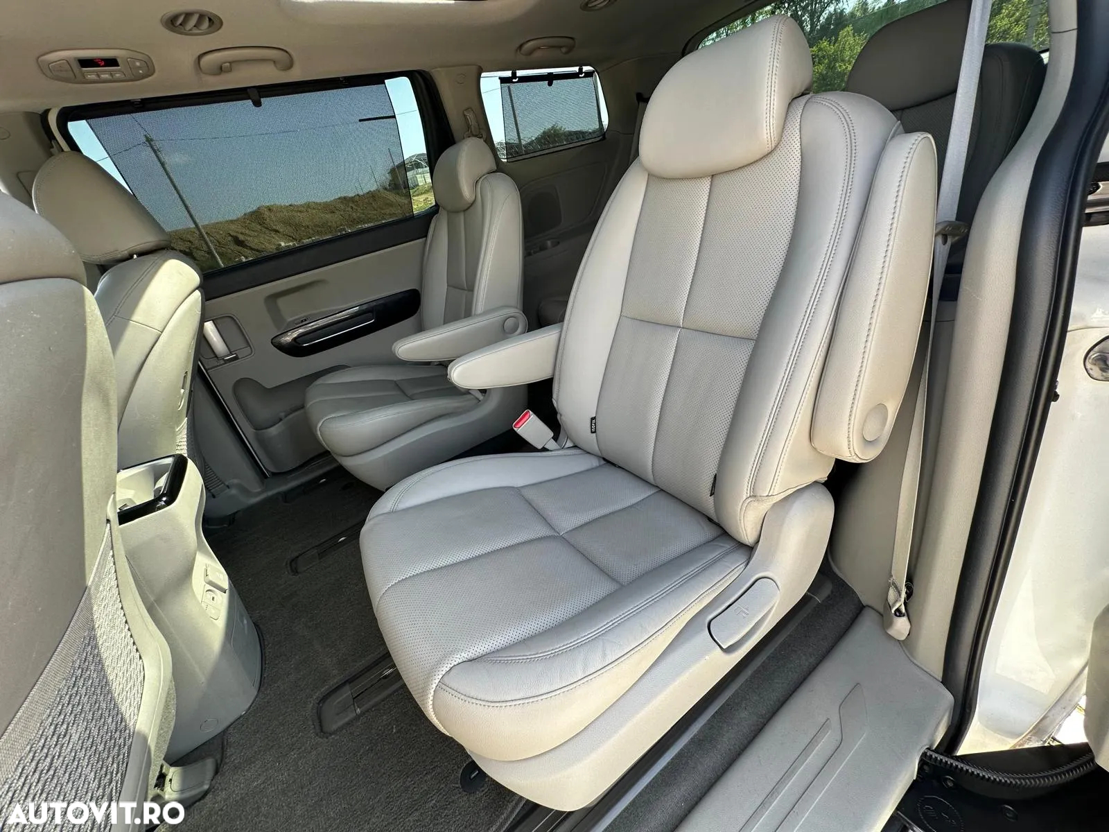 Kia Carnival - 17