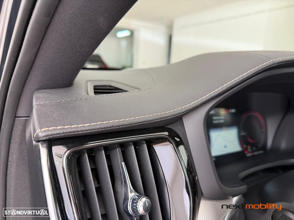 Volvo V60 2.0 T8 AWD TE Polestar Engine - 22