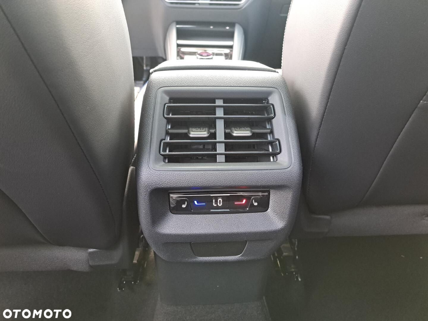 Volkswagen Tiguan - 32