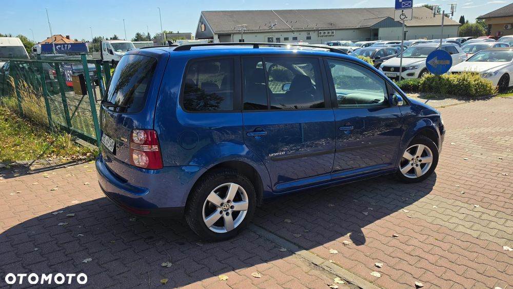 Volkswagen Touran 2.0 FSI Highline - 17