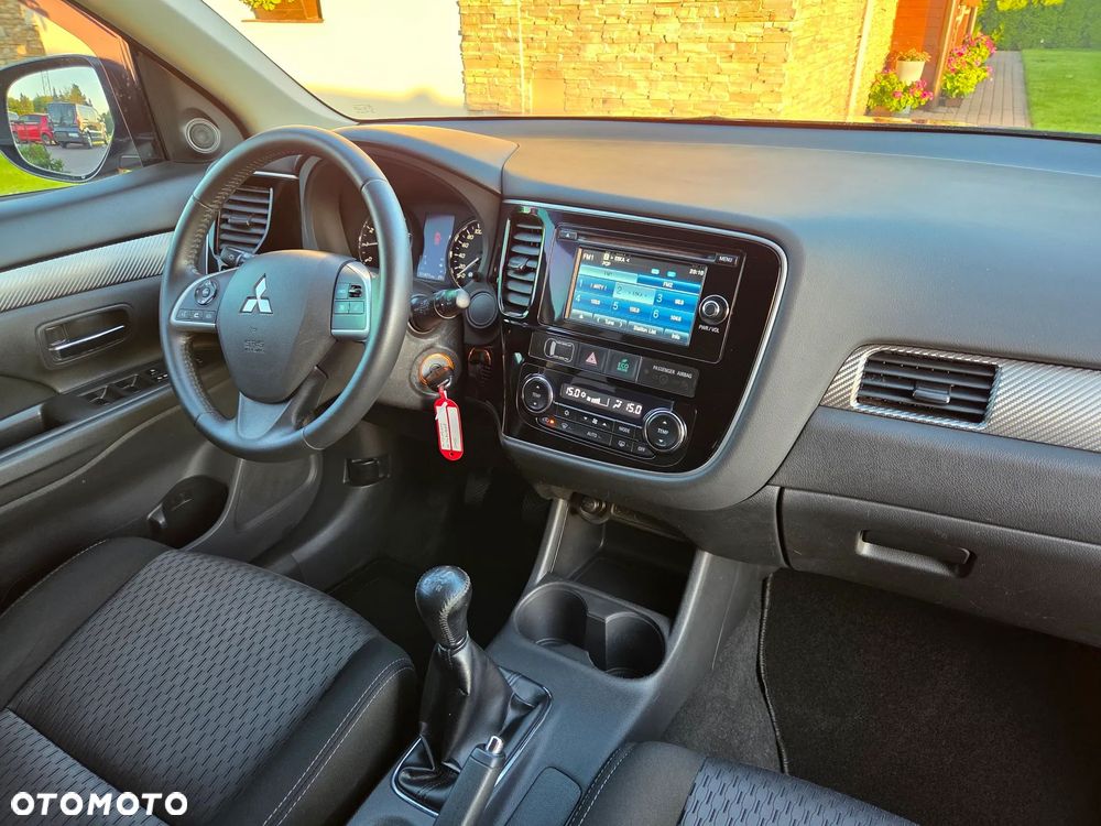 Mitsubishi Outlander - 24