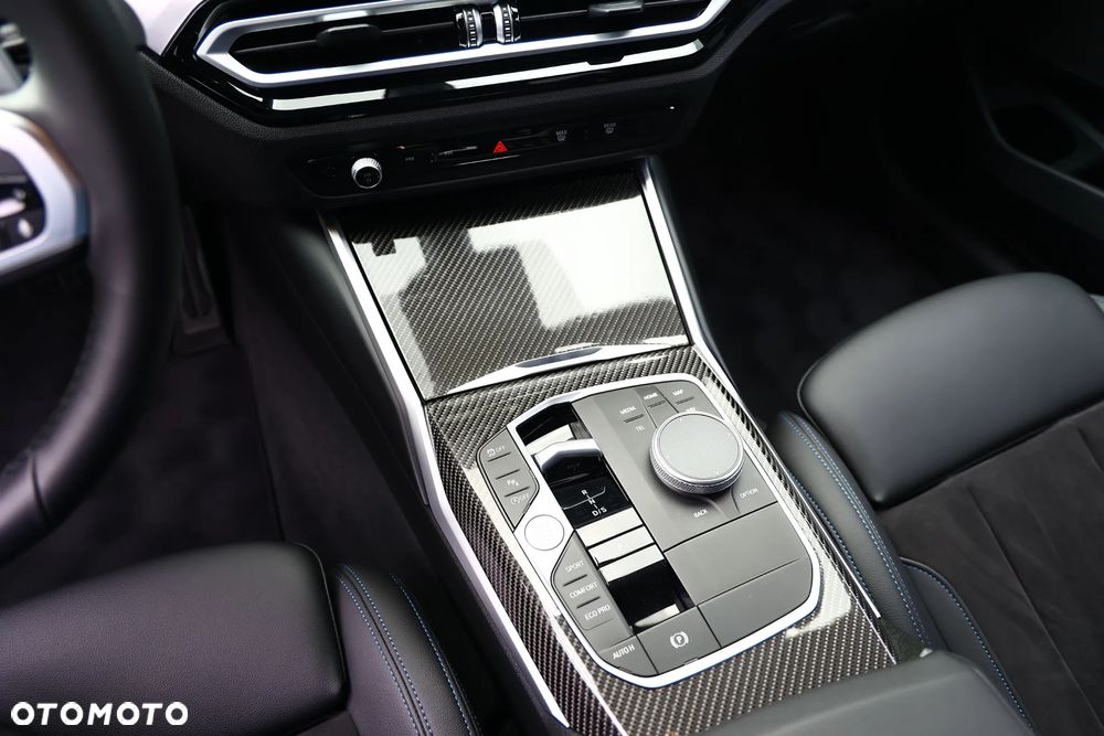BMW Seria 3 330i xDrive M Sport - 26