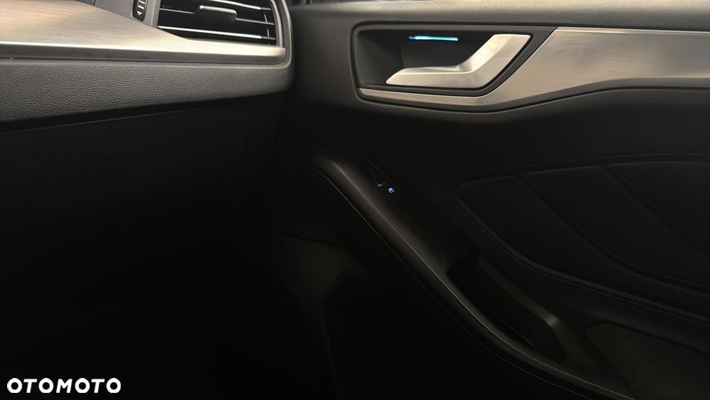 Ford Focus 1.0 EcoBoost mHEV Titanium X - 24