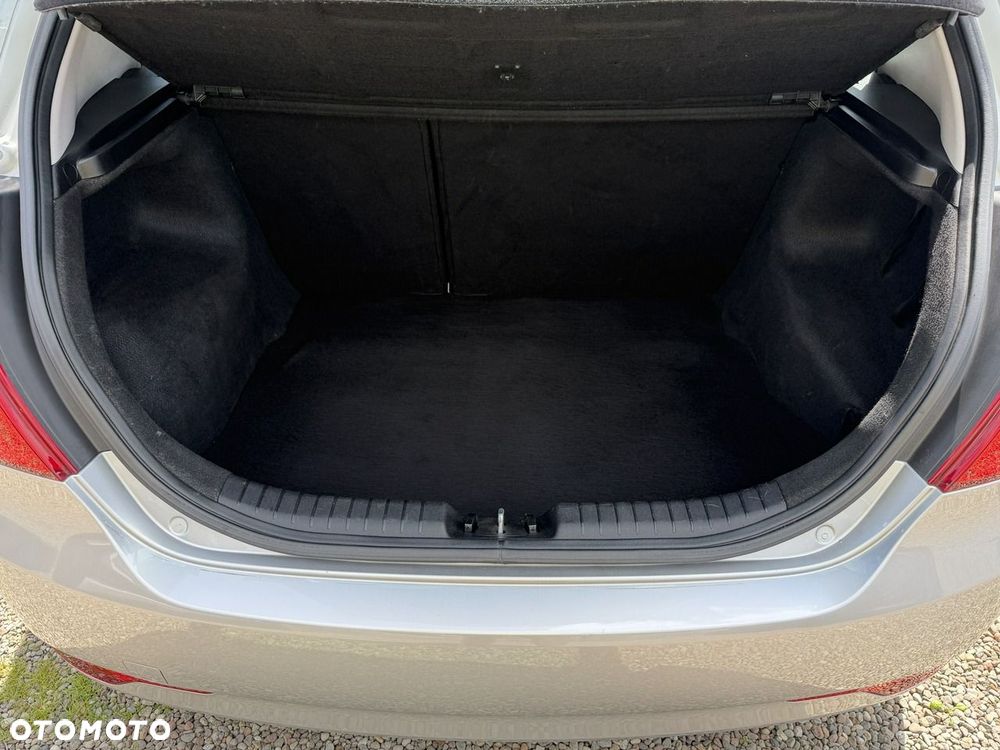 Kia Ceed 1.4 CVVT Dream-Team Edition - 13