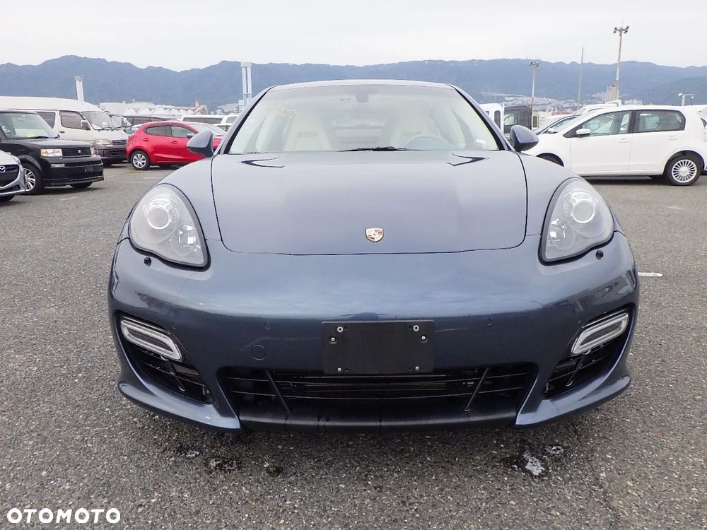 Porsche Panamera GTS PDK - 11