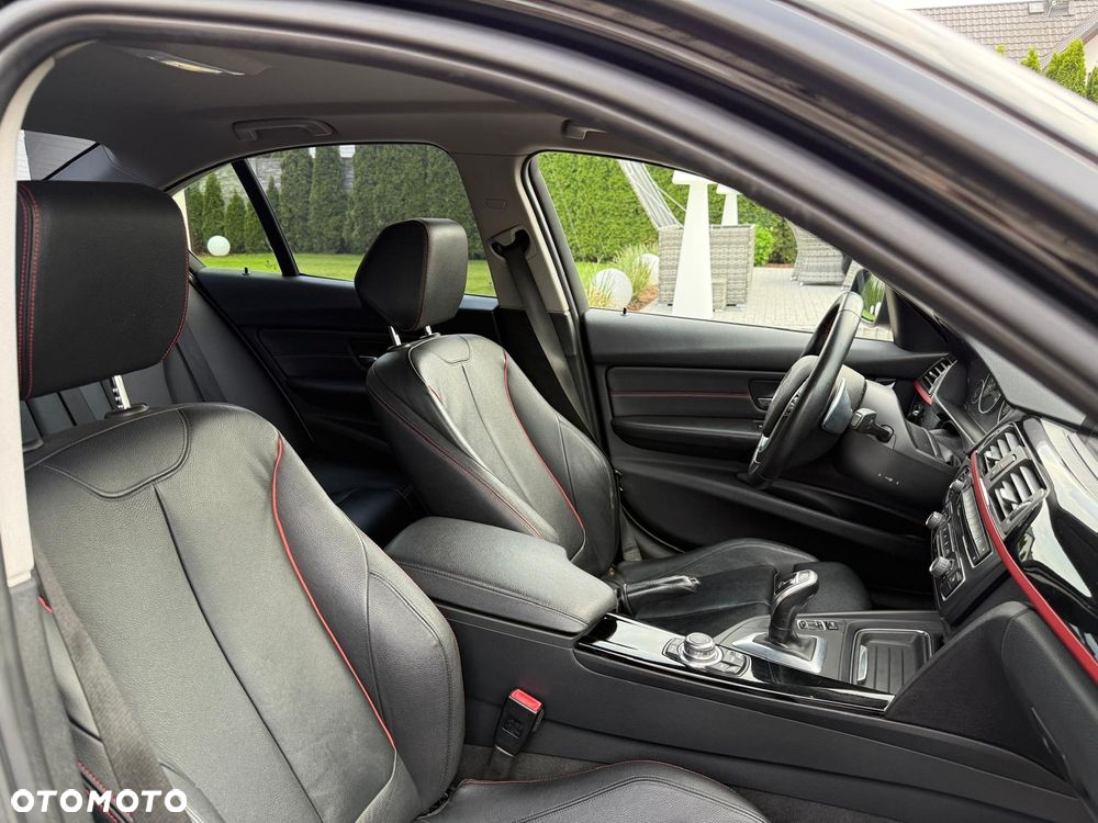 BMW Seria 3 335i Touring Sport Line - 28
