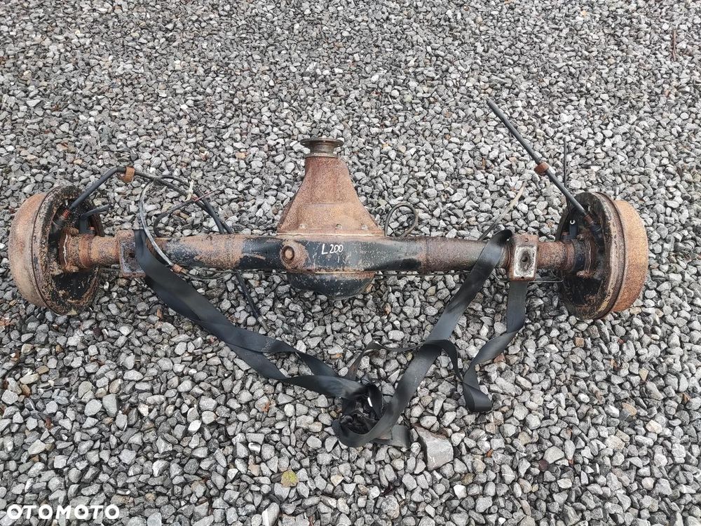 BELKA OŚ OŚKA TYŁ TYLNA MOST KOMPLETNA MITSUBISHI L200 III 2.5 DIESEL 01-06 - 2