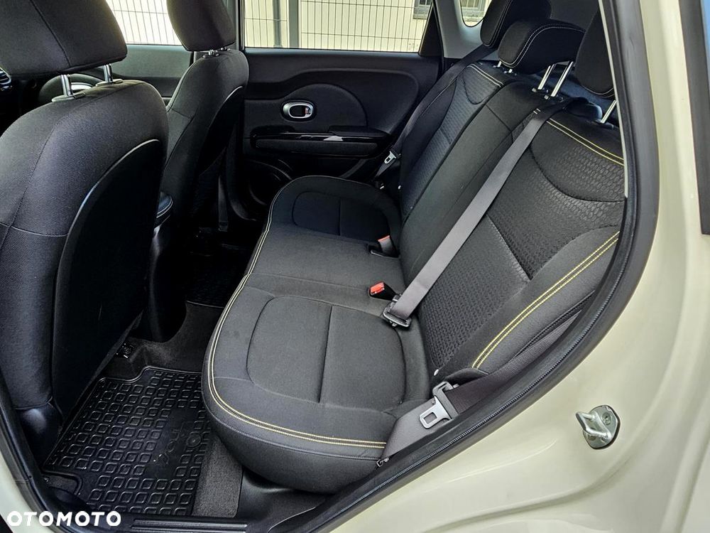 Kia Soul 1.6 CRDI Dream Team Edition - 21