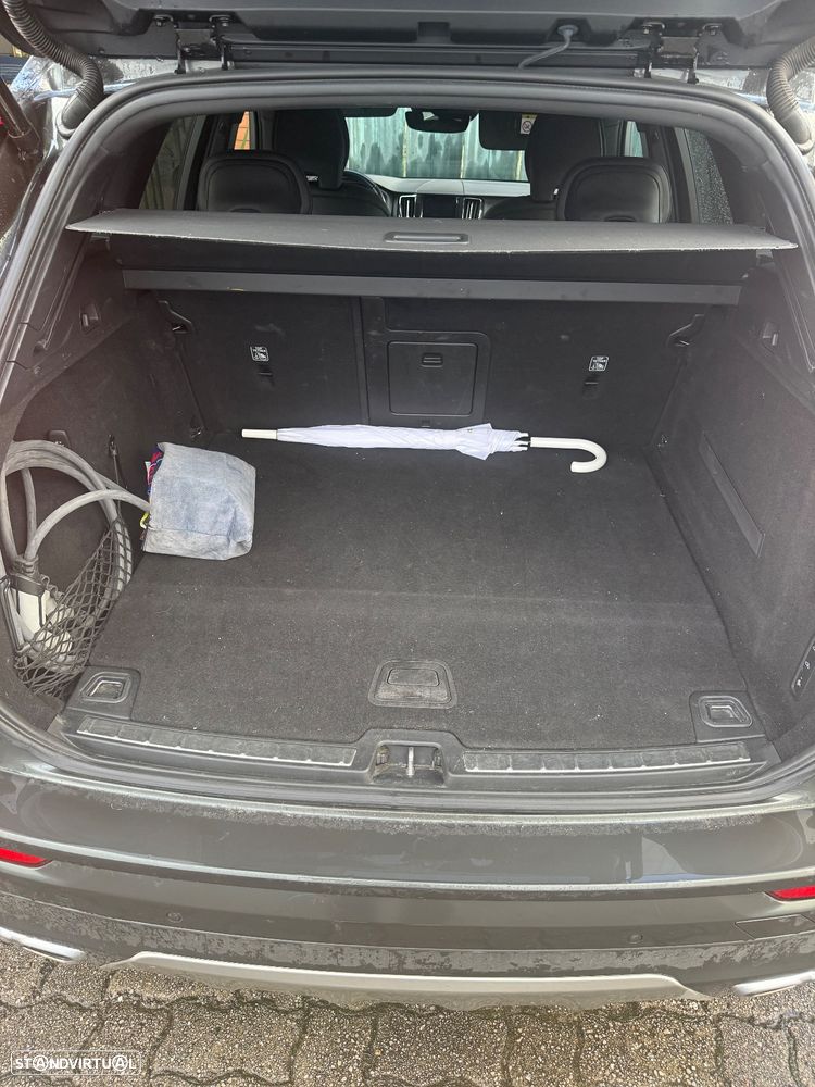 Volvo XC 60 2.0 T8 PHEV R-Design AWD - 22