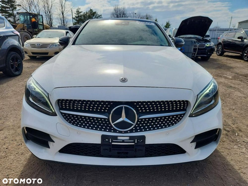 Mercedes-Benz Klasa C 300 4Matic 9G-TRONIC AMG Line - 2