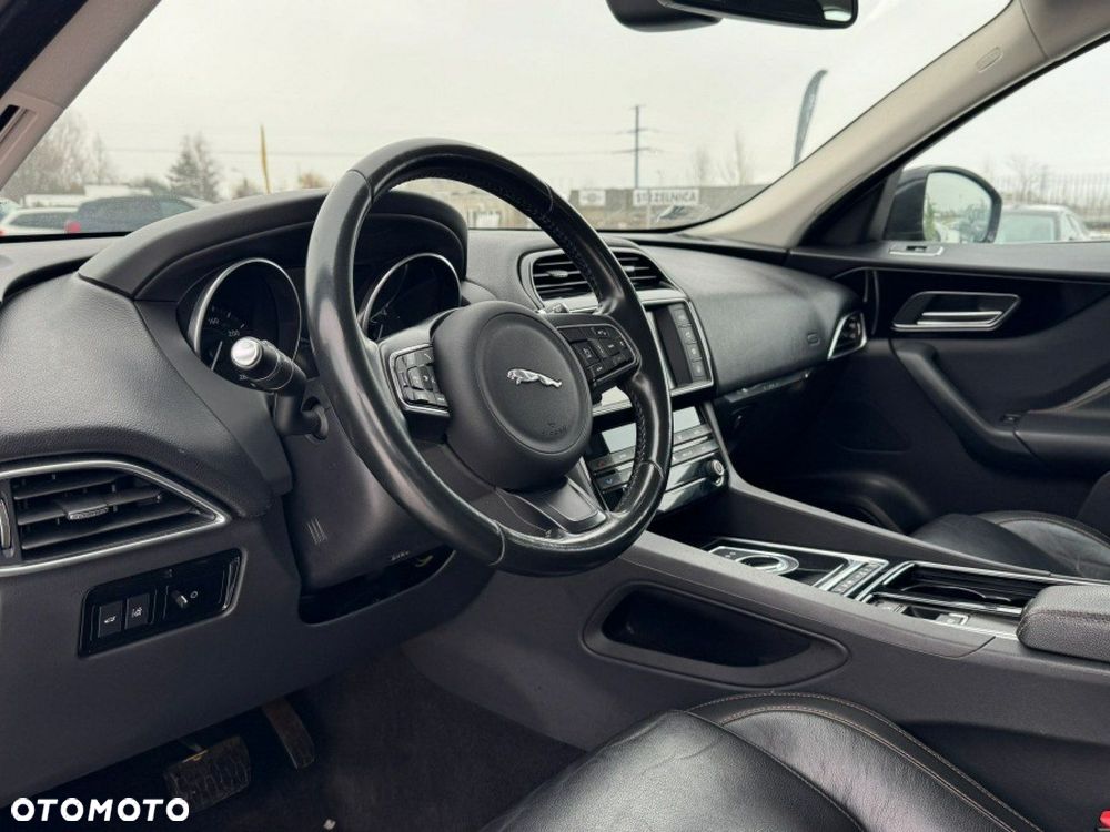 Jaguar F-Pace - 10