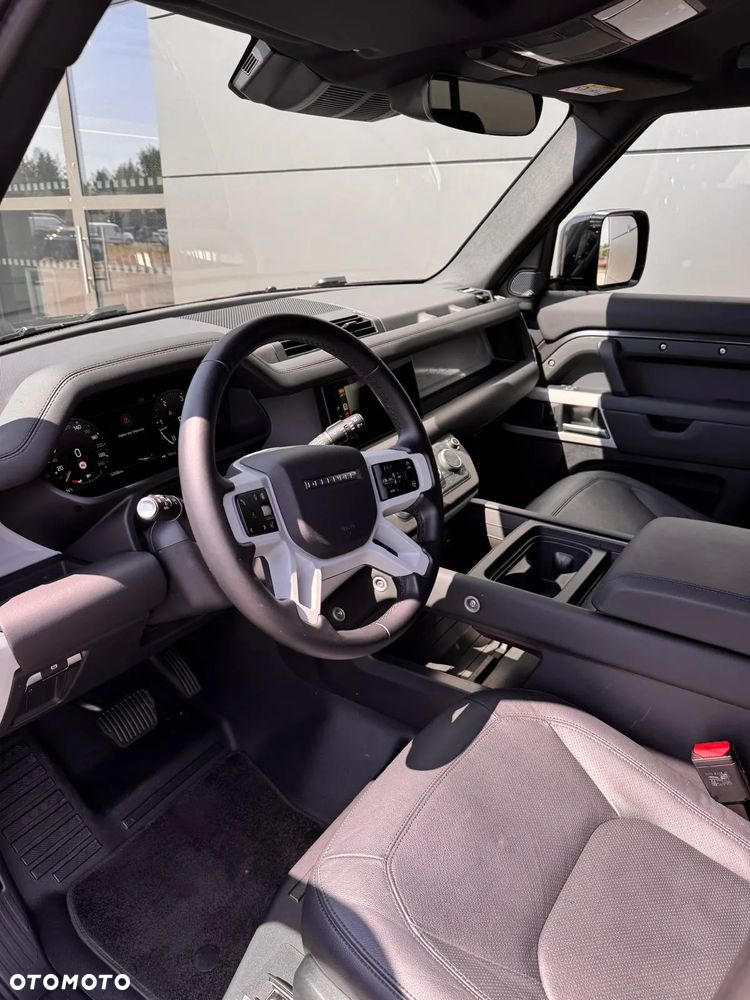 Land Rover Defender - 8