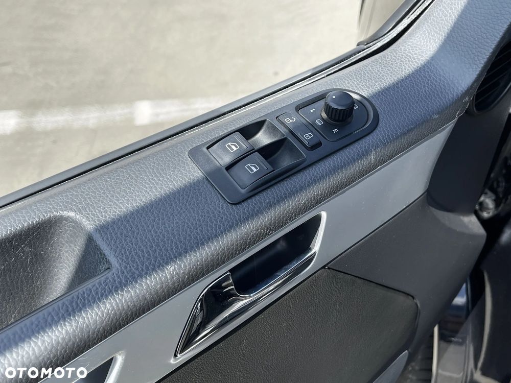 Volkswagen Multivan - 30