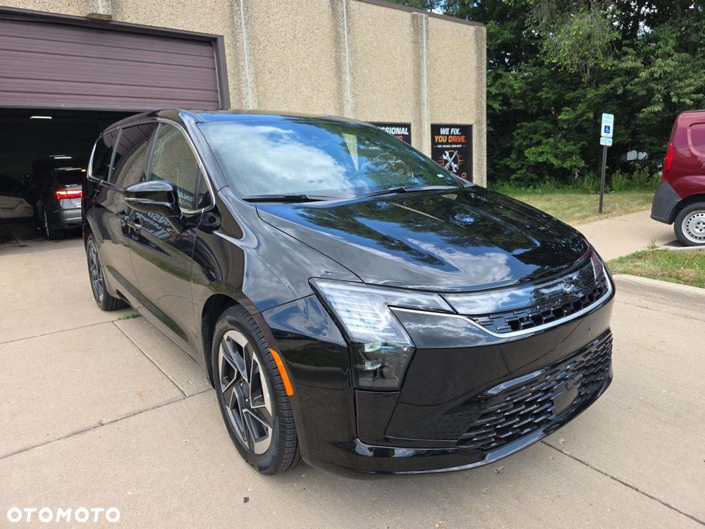 Chrysler Pacifica - 3
