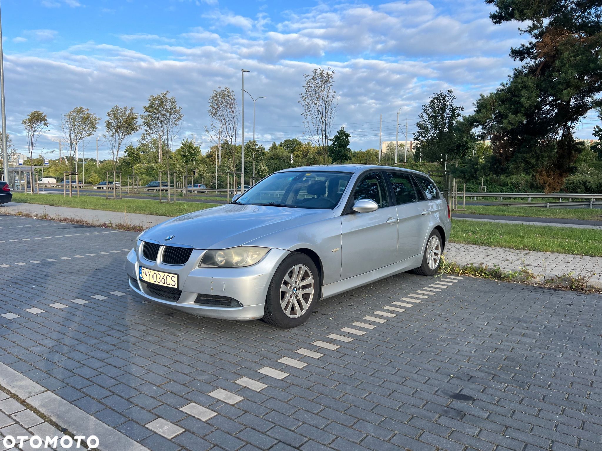 BMW Seria 3 320d DPF Touring - 1