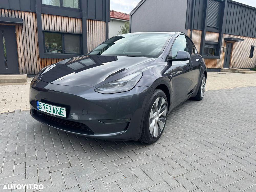 Tesla Model Y - 1