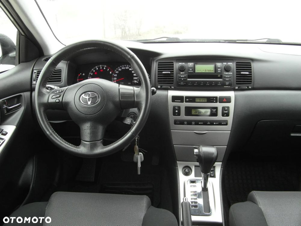 Toyota Corolla 1.6 VVT-i Automatik Executive - 24
