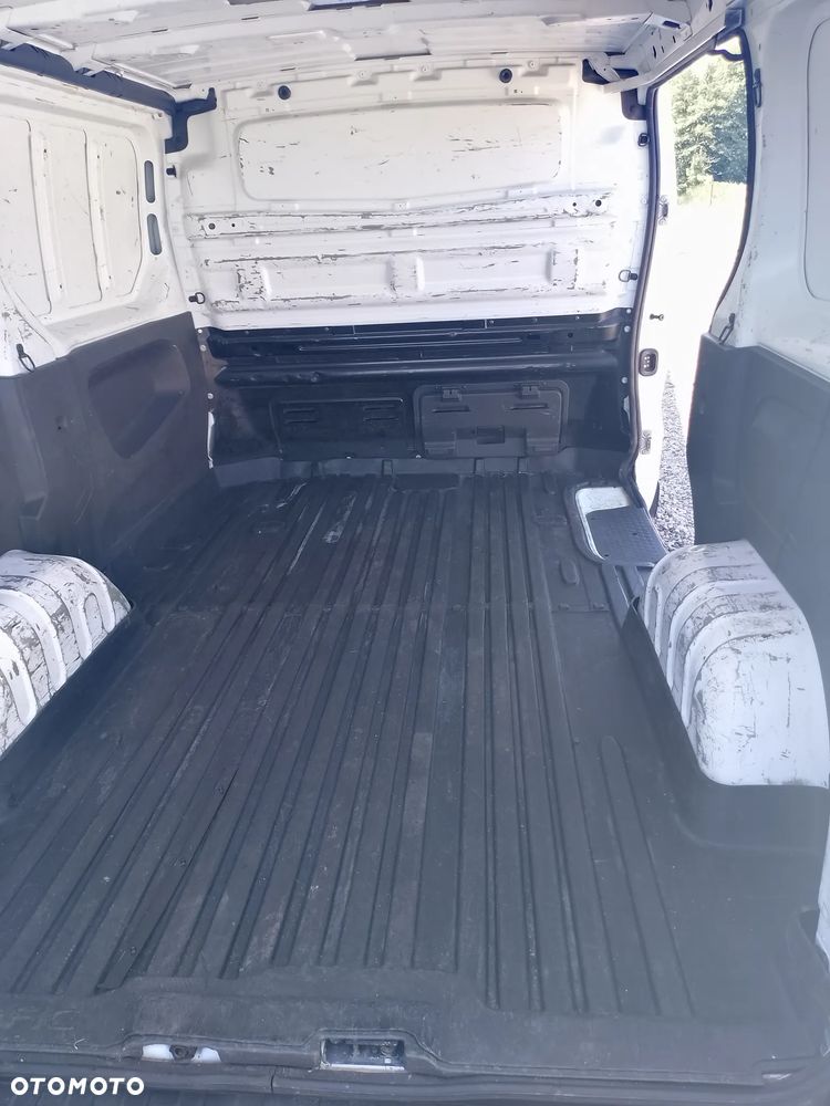 Renault Trafic - 25