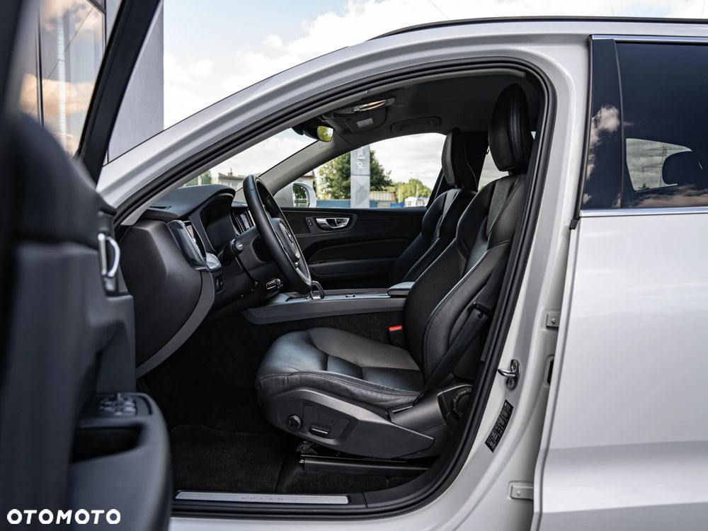 Volvo XC 60 B4 D Geartronic Momentum Pro - 22